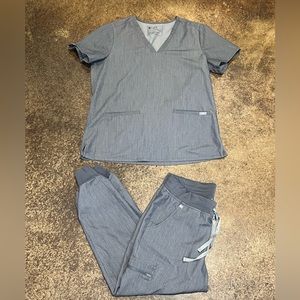 Women's gray Figs Scrub Set Zamora Joggers Medium petite Technical Collection